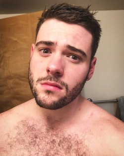 meekaleeks:Hi here is a picture of my face, head, shoulders, upper chest and chopped off nipples. As you can see, my hair is going the opposite direction as it usually is because I am groundbreaking, unique, and like showing the judges versatility. Thank