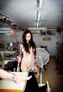 c-headsmag:   C-Heads Editorial: chapter 2 “Human Lab” GoGo Blackwater by Stefano Giacomini (nsfw)  