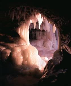 travis-t-ehrich:  Apostle Sea Caves. Lake Superior, WI. 