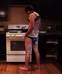 domgayhusbands:  Don’t ever neglect your chores. Stay naked or wear whatever your husband thinks is best while you do so.
