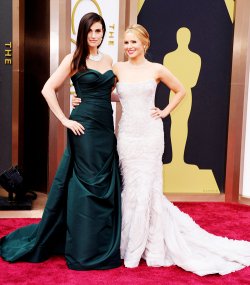 fionagoddess:  Idina Menzel &amp; Kristen Bell  | 86th Annual Academy Awards (March 2, 2014) 