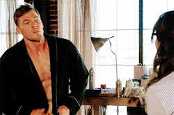tl-hoechlin: Alan Ritchson as Micro Penis Guy in New Girl S04E04 