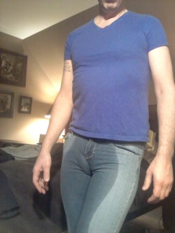 ipmypantz:  I love wetting nice tight comfy stretchy girls jeans. 
