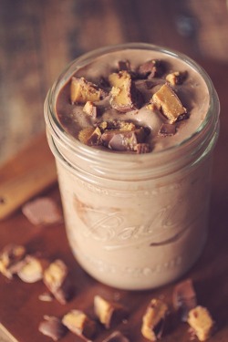 cars-food-life:  Reese’s Peanut Butter Cup Protein Shake.