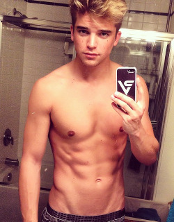 fraternityrow:  Fraternity Row | Man of the Day | River Viiperi