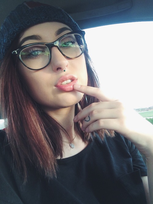 Deutch girl with glasses fucking outside 6