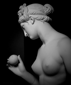 welkinlions:  Venus with Apple by Bertel Thorvaldsen Marble, ca. 1805. 