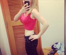 Mmm.. Jeanette McCurdy in a changing room.