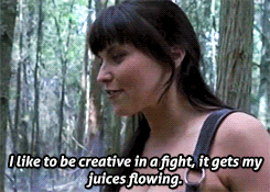 ladyoflate:  icoulduseinsouciantmaybe:  giemma:  #married  #was this even a real show  SHE PULLS HERSELF UP BY XENA’S BOOB 