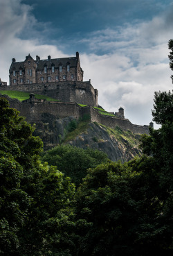 allthingseurope:  Edinburgh Castle, Scotland (by Korz 19) 