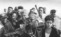 grrrls-fighting-back:  Rappers gather to boycott the ‘89 Grammys. This boycott was in response to the Grammys not televising the Rap categories of the show. 