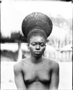 vintagecongo:  Amadi woman with traditional hair called  Edamburu, Okondo’s Village, Belgian Congo by Lang-Chapin [ Before she cut off her hair]. This hairstyle is also a traditional Mangbetu hairstyle.   Tribes like the Amadi…though not completely