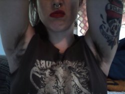 punksluttymomgardening:  now with twice the pits and too much lipstick. the better to smear all over the fuckin place.  Sexy girl :)