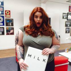 hourglassandclass:  Tess Holliday being a cutie Check out my blog for more curves and body positivity :) 