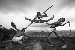 yearningforunity:  Angampora (Sinhala: අංගම්පොර, Tamil: அங்கம்போர) is a style of martial art native to Sri Lanka and is said to be over 30,000 years old. It is a physical and spiritual training of body and mind in the
