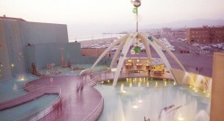 sopheezy:  paulamerica:  Pacific Ocean Park, Santa Monica, California  Theme park open from 1958-67 intended to compete with Disneyland  holy shit so much cooler than what it looks like now 