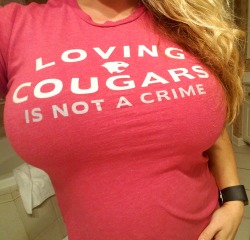 scgrrl72:  Showing my support for College of Charleston Cougars.  Go Cougs!  ‘Night ya’ll.  💋