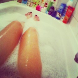 maxinevr:  Me taking a bath hmm ❤ 