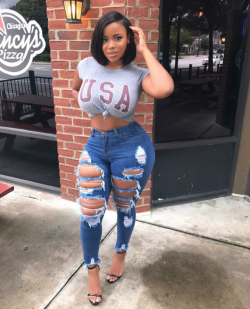 goood-thickness:  Brianna is so damn fine… and she brought a friend