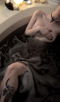 semiautomaticflowers:  Follow my insta @semiautomaticflowerss I post pictures of me bathing ? Hah
