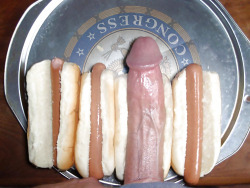 suckdicksmokeweed:  One time I had the munchies and was so horny that I thought one of the wieners I made was an actual wiener.. oh wait.. 