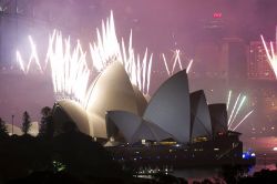 fireflyhunting:  New Year’s celebrations from some of the major cities of the world. 
