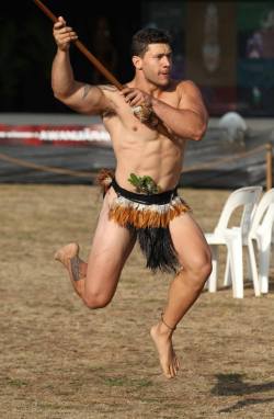 gossip-teine:  ASB Polyfest 2014 - Maori Stage. Whoa. This guy’s got the Swakk…the whole package. Sorry Fesui, this guy’s legit haha 