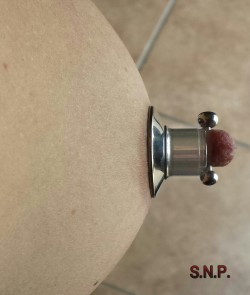 scottnikipowers:  Niki I’m going to Jack of to this picture of your amazing stretched nipples!