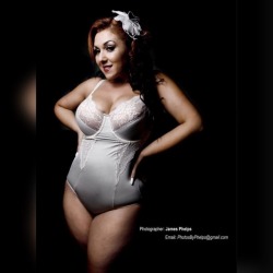 Hey its Crystal Rose  .. yes there is lots of her #throwback #photosbyphelps #goldenconfidence #voluptuous #pinup Photos By Phelps IG: @photosbyphelps I make pretty people….Prettier.™ Www.facebook.com/photosbyphelpsfanpage Check my work out.. Curves