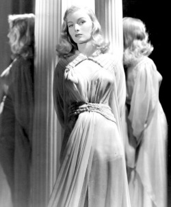 missveronicalakes:   Veronica Lake in the 1940s. 