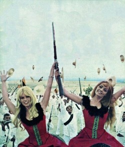 Brigitte Bardot &amp; Jeanne Moreau - Viva Maria, 1966.
