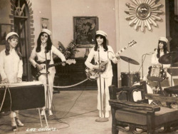 Las Chic&rsquo;s(via All-Female Bands of the 1960s - Happy Women’s History Month! at the Amoeblog)