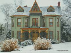 steampunktendencies:  Snowy Victorian Houses 