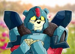 big-ultra-mags:  big-ultra-mags: Please give this teddybear-looking baby more love, he’s the most precious background character i’ve ever had the pleasure to witness in any of the idw comics. I’ve decided to call him Innoh Centes, basically it means