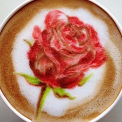 latte-babe: I really need someone to propose to me with flower latte art 