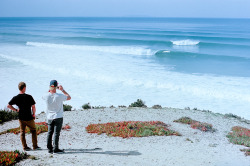 quinnmatthewsphotography:  Nat Young and perfect sandbar in Portugal Photo: Quinn Matthews 