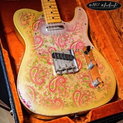 deebeeus: Flashback #TeleTuesday with a gorgeous @dwilson_fender gold paisley #Telecaster spotted at the #TundraMusic guitar show in Burlington, Canada last autumn.  This is the finish that instantly turned me from a paisley hater into a paisley lover.