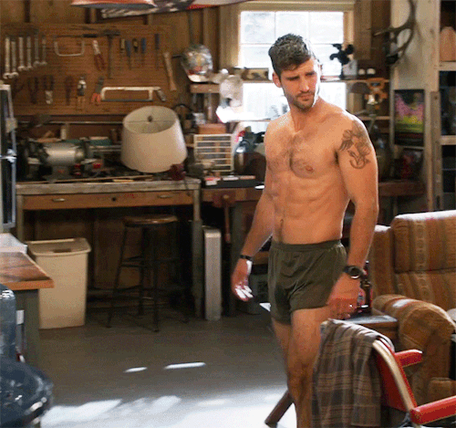 hotmal3celebrities:  Parker Young - United States Of Al 