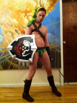 gaymerwitattitude:  Link Cosplayer: He’s so fucking hot, I would love to get fucked by him Doggystyle while wearing that entire outfit, He doesn’t even need to take the underwear off, he can just pull them down and pull his cock out and let me suck