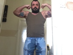 tattsandkink1:  I’m a hot SIR/daddy in good shape for my age! Who wants to be my muscle sub boi (28-40)! If you’re interested send me a video of you pissing your pants telling SIR/daddy what a durty lad you’re and how much you want daddy to piss