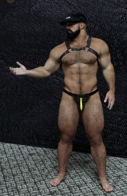 neoherculean:  ron7724:  bigtexmusc:  good legs  Love to have those legs wrapped around me.  Bear husband.