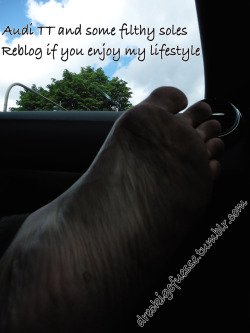 dreckigefuesse:  One year ago after a long barefoot walk through the City Center my soles were pitch black. I was actually happy to sit down and enjoy the nice ride in our Audi TT. Do you like our lifestyle and way of presenting pics to you? If that