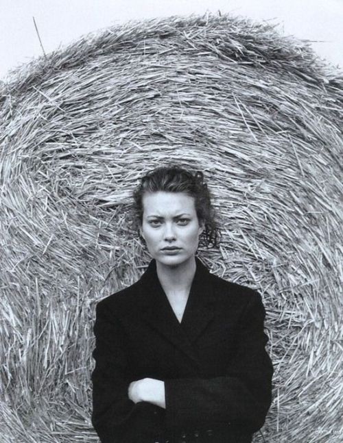 a-state-of-bliss:  Vogue UK Oct 1997 - Shalom Harlow by Carter Smith