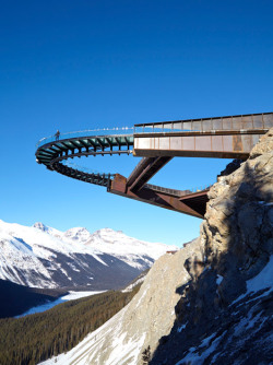 dezeen:Sturgess Architecture’s Glacier Skywalk offers unique views of the Canadian Rockies »