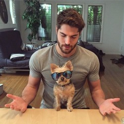 corsant:  pringlesaremydivision:  dornanshades:  Nick Bateman and his dog Joey ♥   Credit to nickbatemandaily for the gif.  *pounds table* this is the kind of quality content i expect from this website  How perfect this is!!!