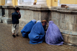 africansouljah:Steve McCurryAFGHANISTAN. Kabul. 1992. Fortuneteller. 