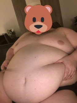 preedch:  Selfiestick, a fat bears 2nd best friend  Preed has always been a fantasy man for me, such a beautiful, smooth belly