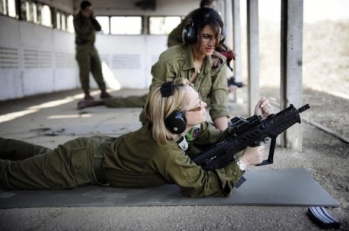 Women in army basic training uniform