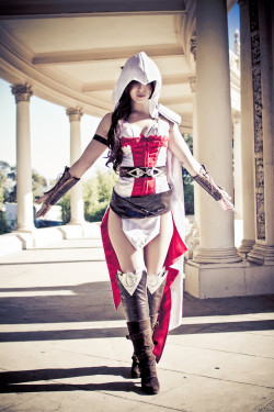 dangerxxdawn:  Female Assassin  (by Angelica Dawn)I might be the biggest fan ever of Assassin’s Creed and wanted to design and make a costume as if I were an assassin and came up with this. I thought the boots would be perfect, but wanted over the knee