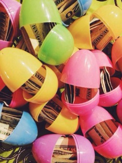 bandolin21:  The kind of Easter egg hunt every college student needs.
